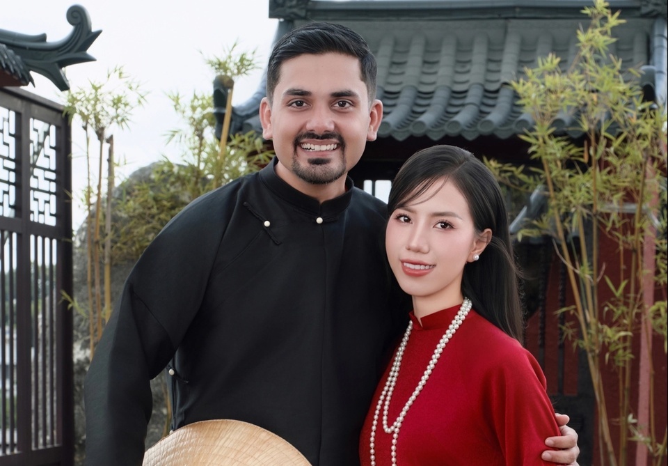Cặp đôi Abhishek và Như Ý. (Ảnh: Tri thức - Znews)