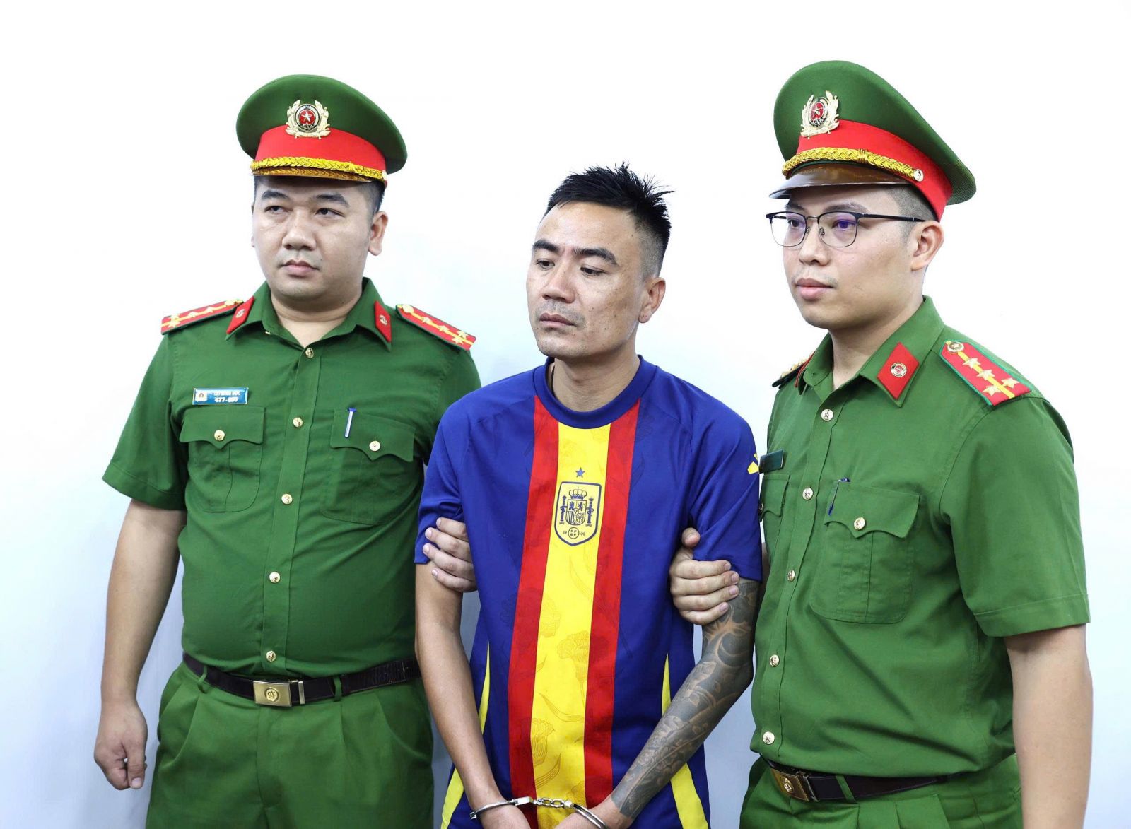 Thắng bị bắt tạm giam để điều tra về tội Gây rối trật tự công cộng. (Ảnh: Công an tỉnh Ninh Bình) 
