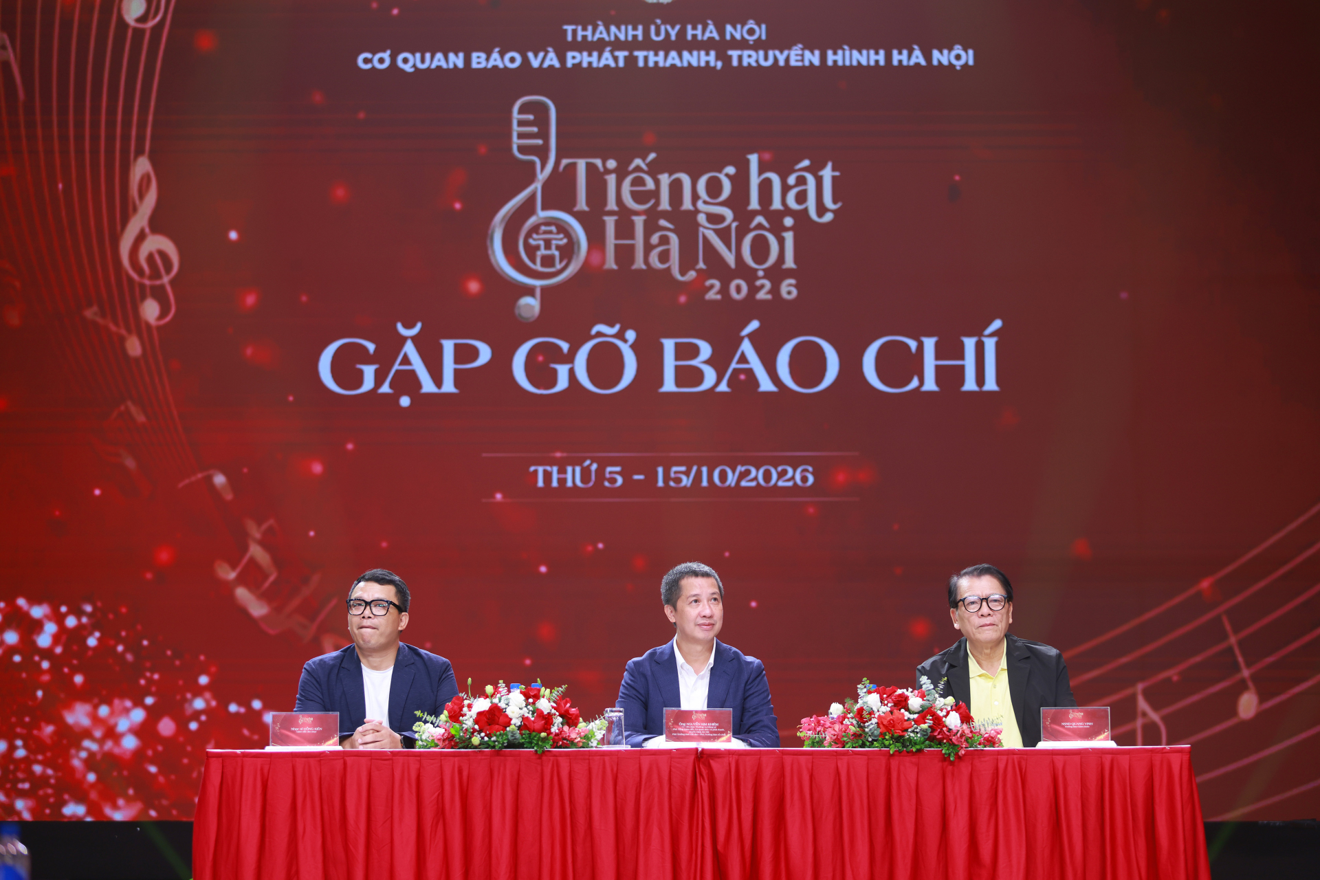 Đại diện ban tổ chức, ban giám khảo và ban chuyên môn tham gia phần trao đổi với báo chí chiều 15/10.