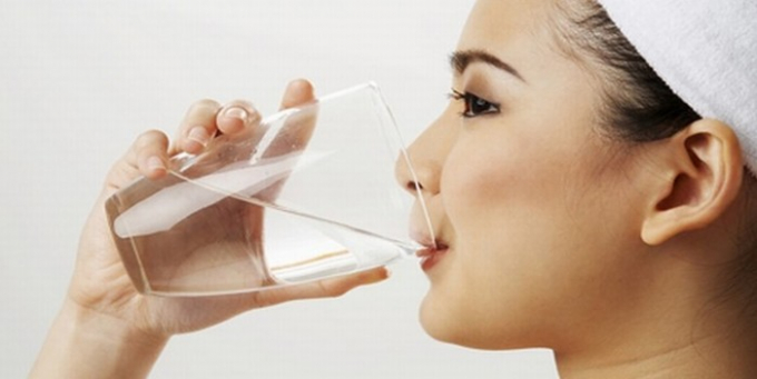 Dù bận rộn thế nào, bạn cũng nên uống đủ nước trước khi rời khỏi nhà.