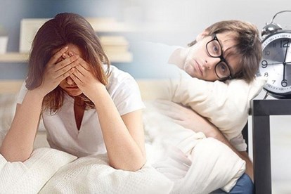 Đi ngủ vào giờ khác nhau lâu dần sẽ khiến vợ chồng lạnh nhạt, xa cách.