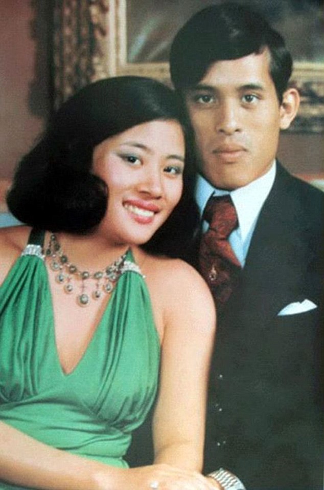 Nhà vua Vajiralongkorn và người vợ đầu Soamsawali Kitiyakara.
