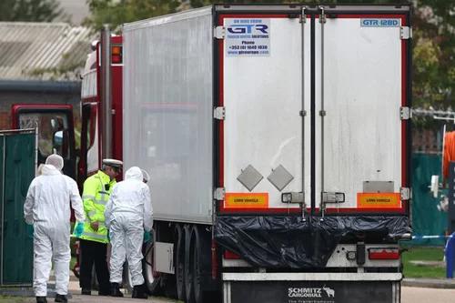  39 người bỏ mạng trong container đông lạnh ở Anh, trên đường di cư bất hợp pháp.