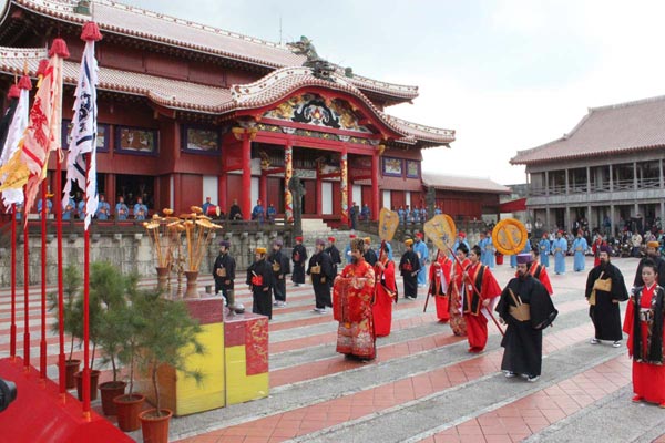 Lễ hội diễn ra ở lâu đài Shuri.