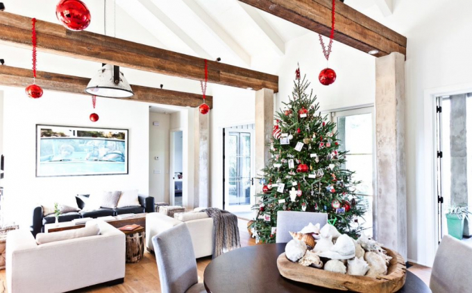 Kết hợp những phụ kiện trang trí Noel được bày trí hợp lý tạo ra một cái nhìn hiện đại cùng một Giáng sinh ấm áp  
