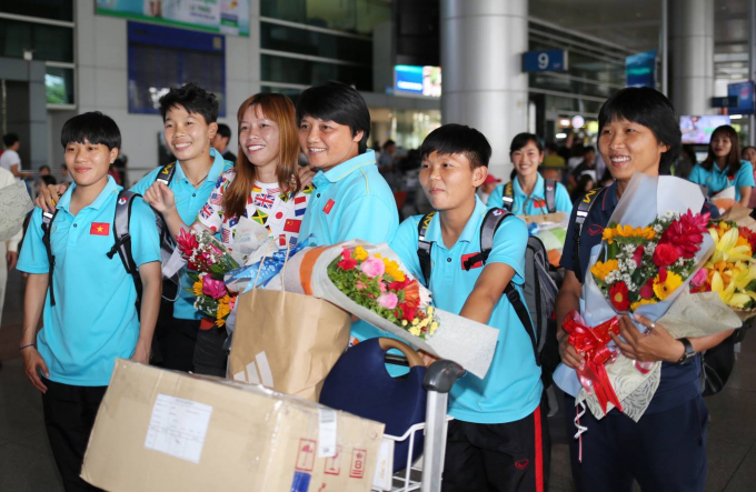 Giải vô địch bóng đá nữ Đông Nam Á, chào đón những người hùng trở về từ Thái Lan là sự vắng lặng.
