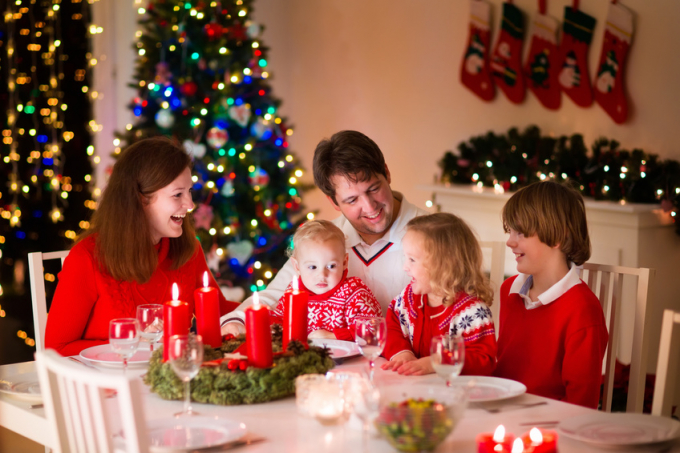 Ngoài ý nghĩa theo đạo Thiên Chúa, Noel là một ngày lễ gia đình.