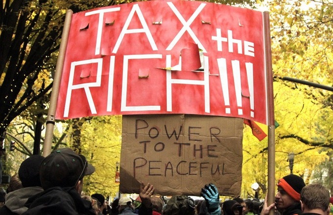 Hình ảnh trong một cuộc biểu tình ở Mỹ trước đây yêu cầu đánh thuế người giàu. Ảnh: AP