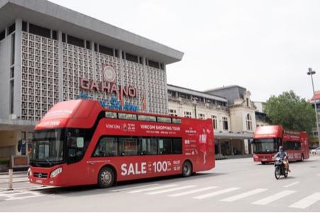   Vincom Shopping Tour - Loạt xe bus 2 tầng nổi bật diễu hành qua các điểm công cộng để đưa đón khách hàng tới TTTM mua sắm miễn phí vào 2 ngày 04 - 05/07.  