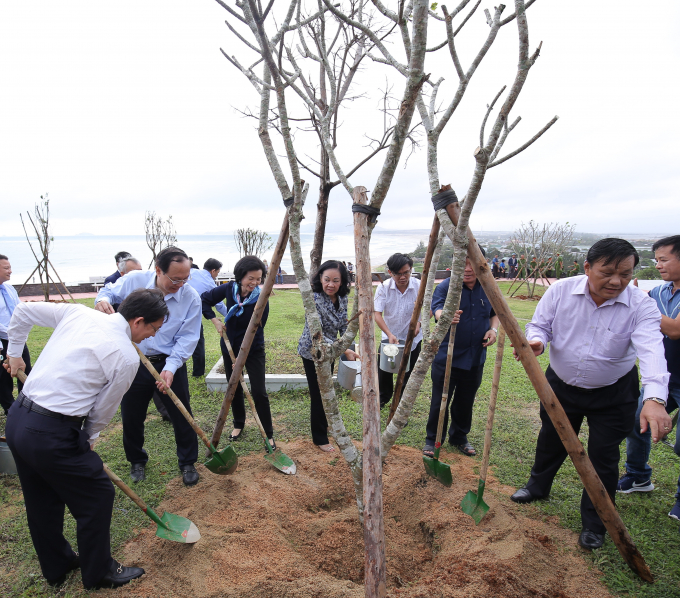  Vinamilk và Quỹ 1 triệu cây xanh cho Việt Nam trồng cây tại Bình Định vào năm 2019.  