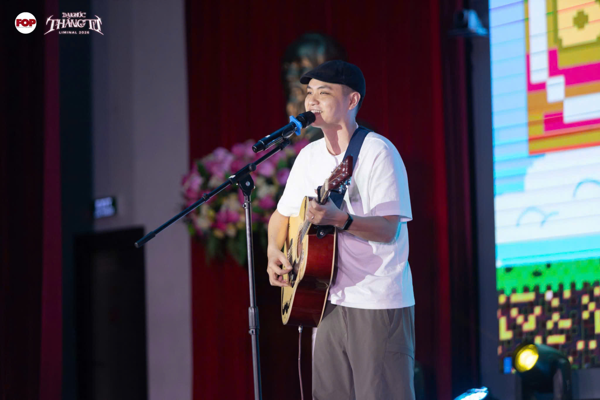   Kiên Trịnh xuất hiện với phong cách giản dị, gần gũi trên sân khấu. (Ảnh: BTC)  