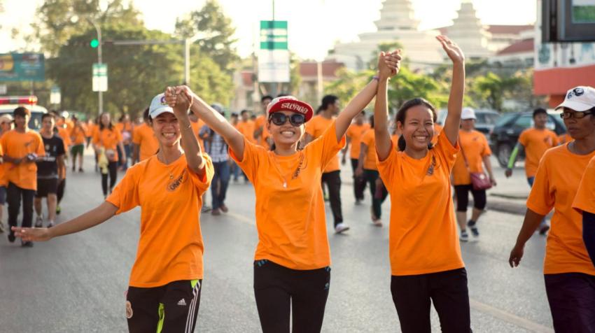 Tại Campuchia, hàng trăm người đã tham gia cuộc chạy bộ Siem Reap năm 2015, để nói không với bạo lực đối với phụ nữ