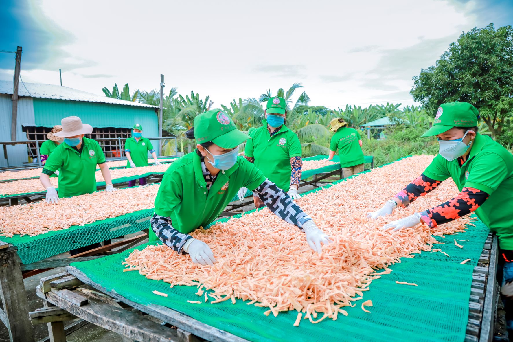 Cơ sở sản xuất thực phẩm chay Bảy Lên ở tỉnh Đồng Tháp vay vốn chính sách để phát triển sản xuất, tạo việc làm cho lao động nữ. Ảnh: VGP/Yên Hưng.