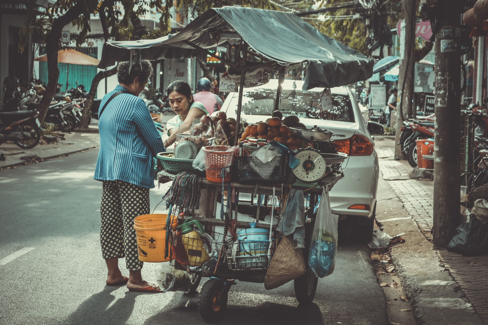 Hoạt động mua bán nhỏ trên đường phố Việt Nam. Ảnh minh họa: Loifotos/Pexels.