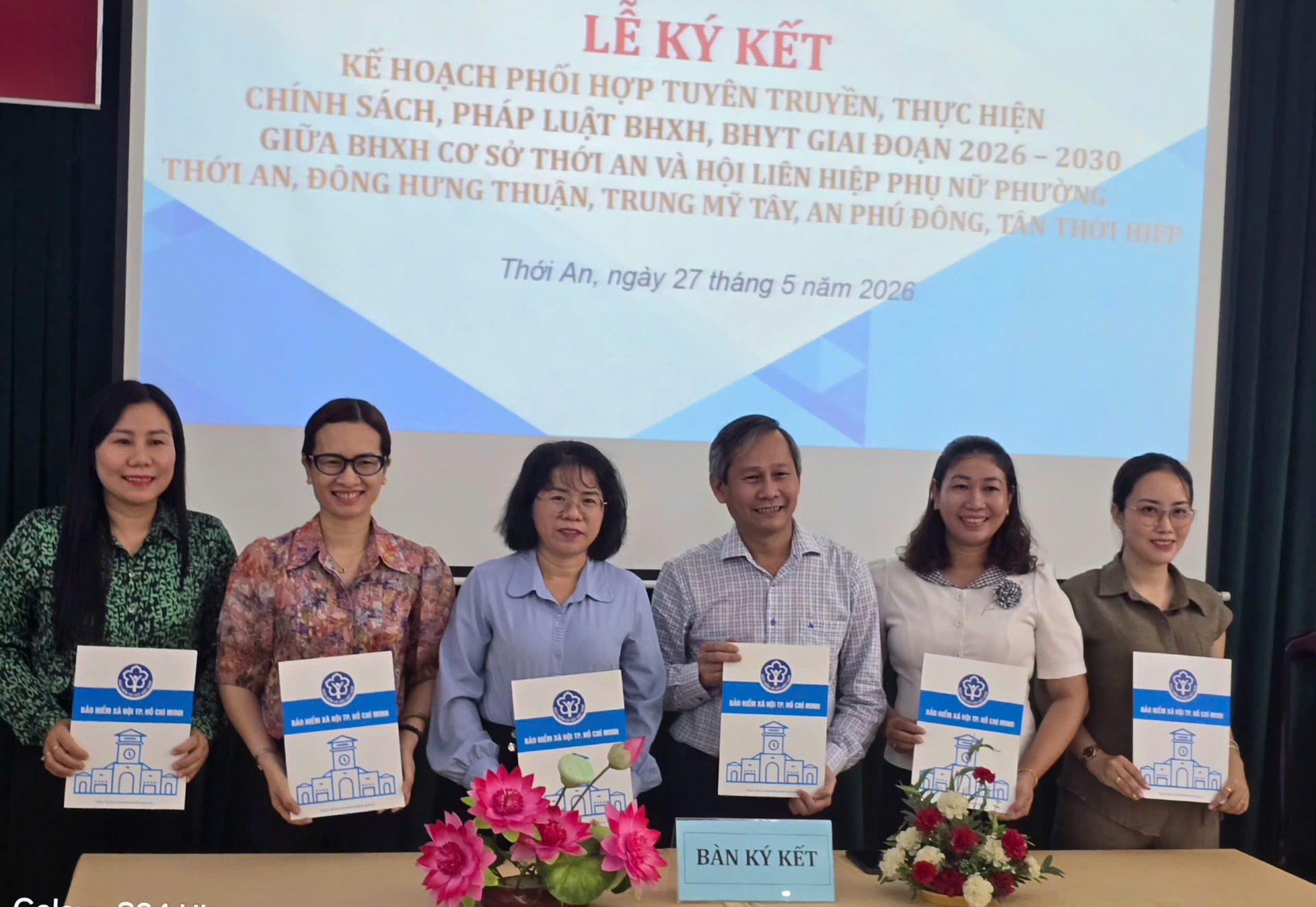 Quang cảnh lễ ký kết kế hoạch phối hợp tuyên truyền, thực hiện chính sách BHXH, BHYT giữa BHXH cơ sở Thới An và Hội LHPN các phường ngày 27/5/2026. Ảnh: BHXH cơ sở Thới An/BHXH TP.HCM.