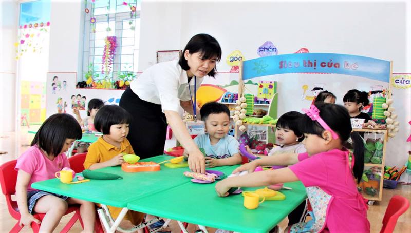 Hoạt động chăm sóc, giáo dục trẻ nhỏ tại một cơ sở mầm non ở TP.HCM.