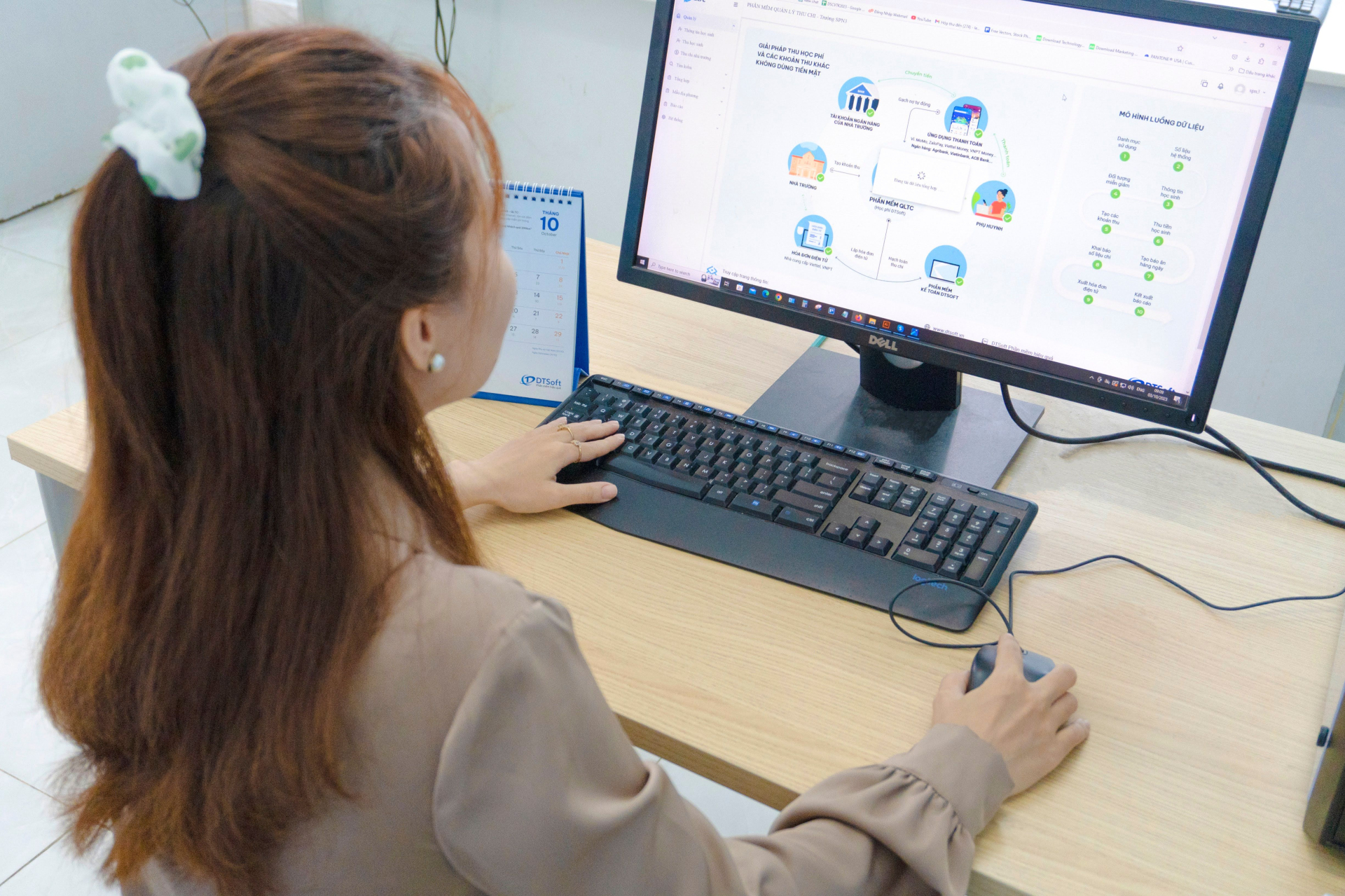 Kỹ năng số và dịch vụ hướng nghiệp có thể giúp nữ thanh niên bước vào thị trường lao động với lựa chọn rõ hơn. Ảnh minh họa tại Hà Nội: DTSoft Official/Pexels.