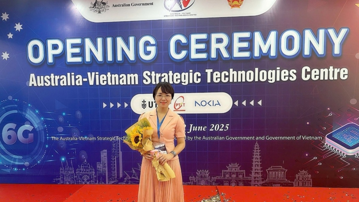   PGS.TS Lê Thị Phương Mai tại lễ ra mắt Trung tâm Công nghệ chiến lược Việt Nam - Australia vào tháng 6/2025. Ảnh: Viện Khoa học và Công nghệ tiên tiến, Đại học Đà Nẵng.  