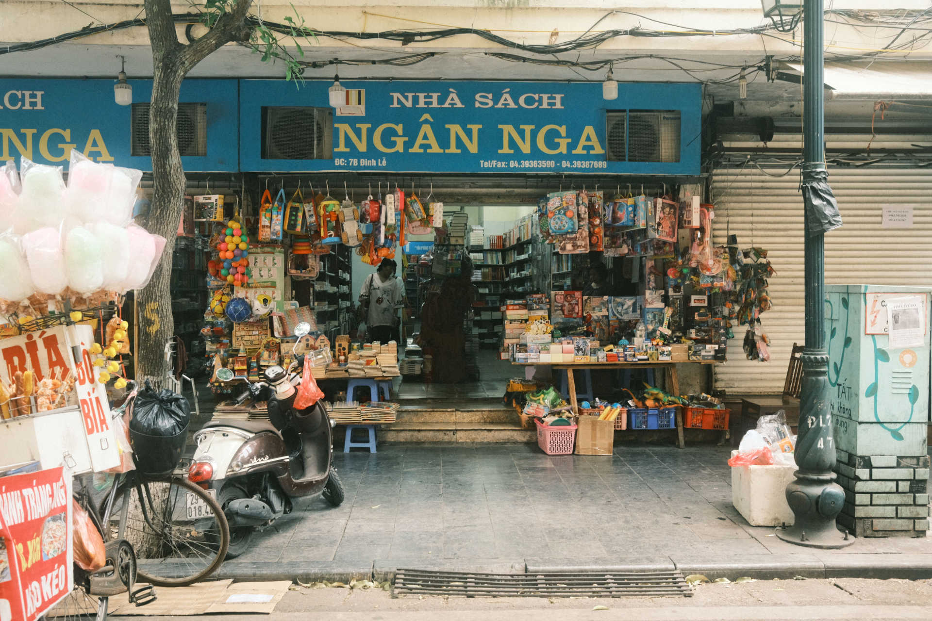 Một cửa hàng trên phố tại Việt Nam. Hình ảnh chỉ minh họa cho bài toán lựa chọn vị trí cơ sở trong môi trường có nhiều điểm kinh doanh, không phải dữ liệu của nghiên cứu. Ảnh: Quý Nguyễn/Pexels.