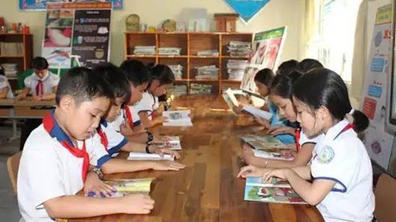 Học sinh đọc sách trong thư viện trường học. Ảnh minh họa: Báo Điện tử Chính phủ.