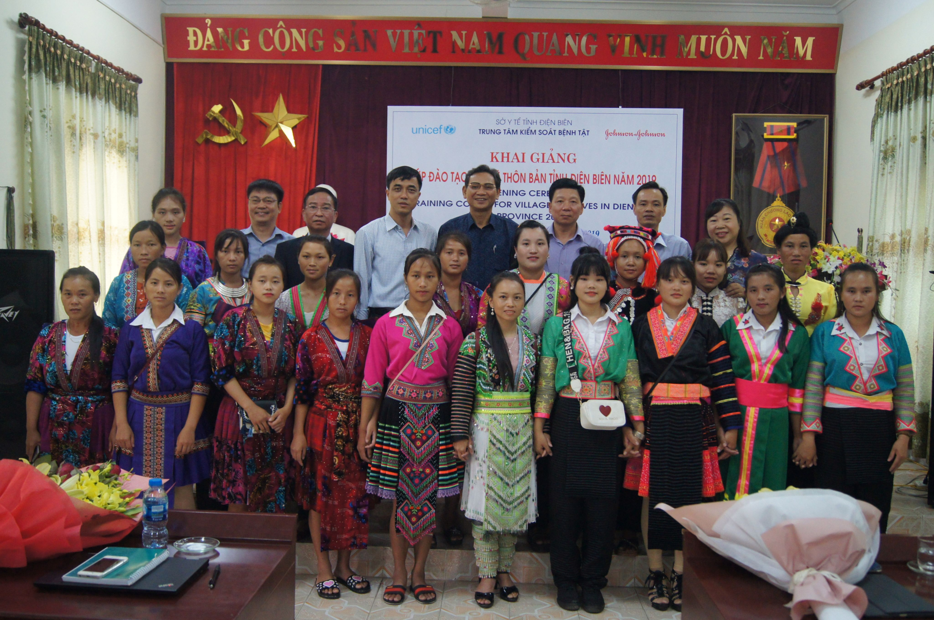 Khai giảng lớp đào tạo cô đỡ thôn bản năm 2019. Ảnh: Báo Nhân Dân