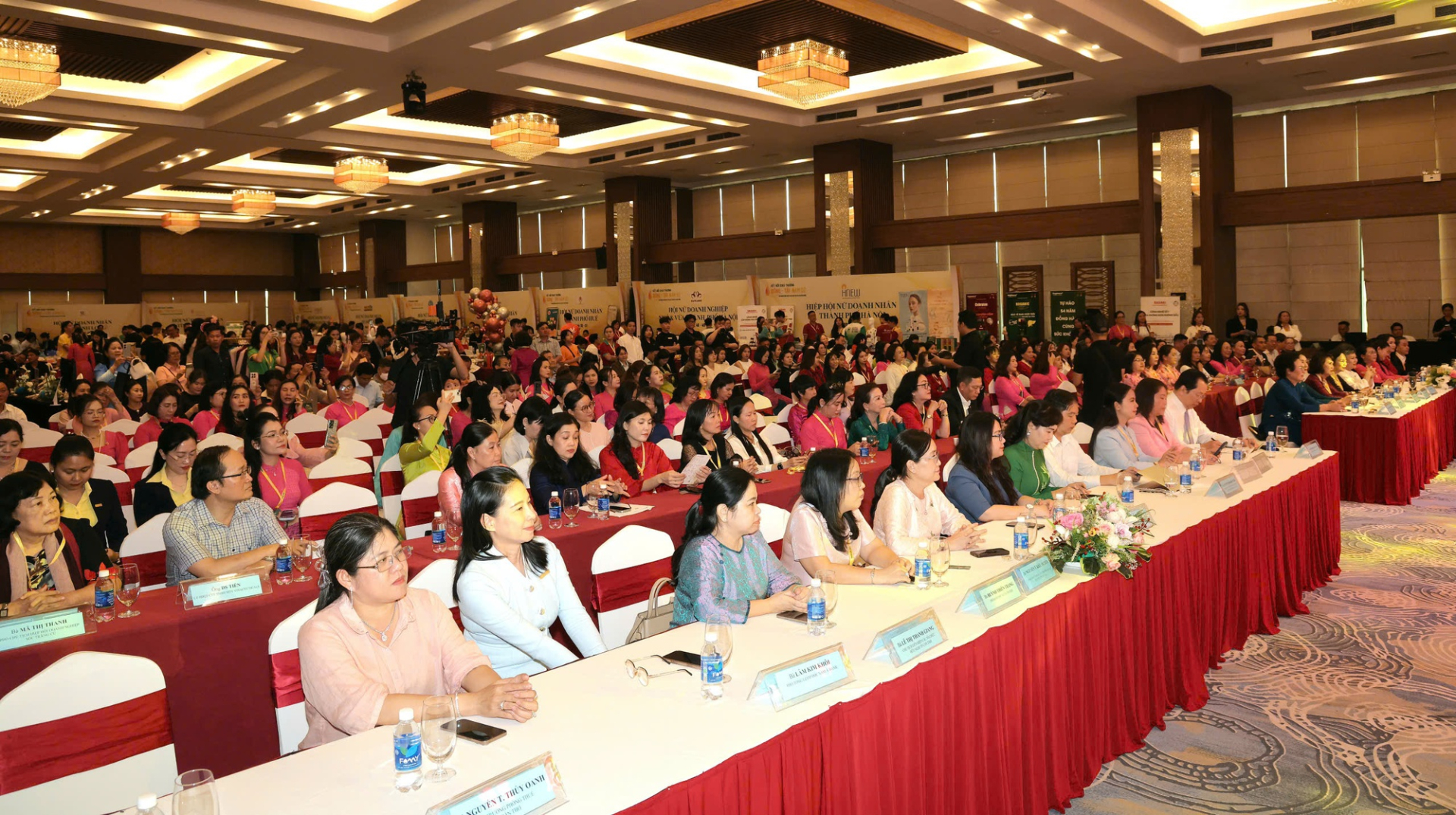 Khoảng 300 nữ doanh nhân từ nhiều địa phương tham dự chương trình kết nối giao thương tại TP. Cần Thơ tháng 6/2026. Ảnh: VGP/LS.