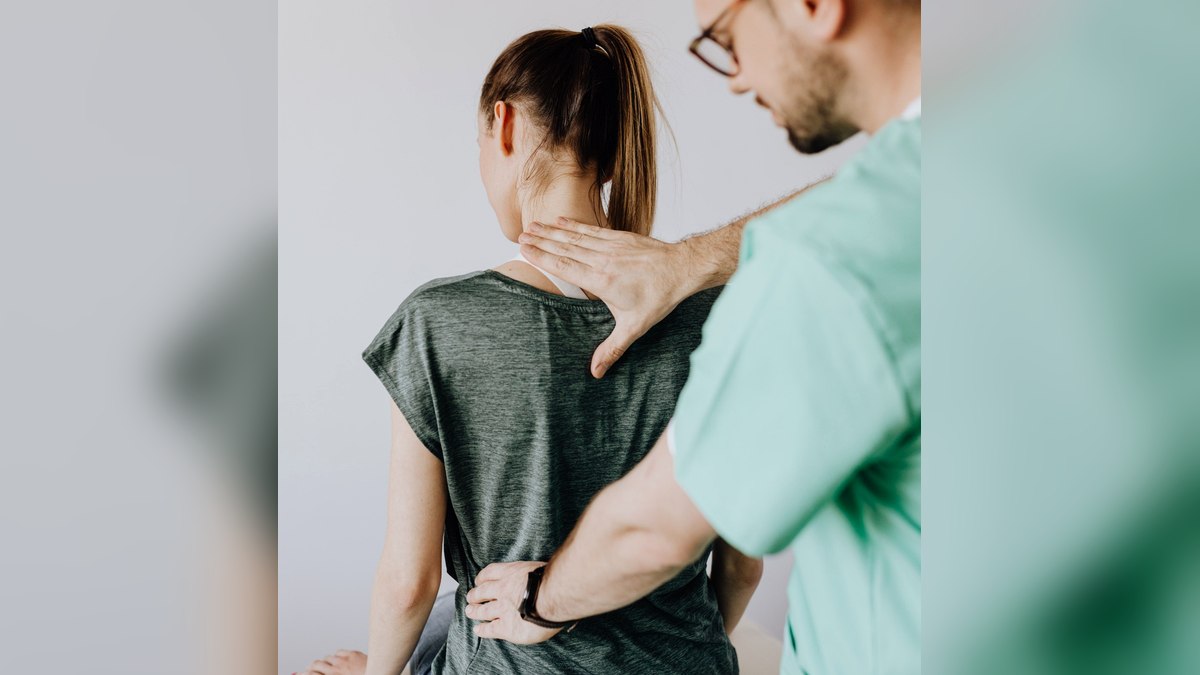 Đánh giá cơn đau cần dựa trên bệnh cảnh và bằng chứng chuyên môn, không phải những giả định gắn với giới. Ảnh minh họa: Kaboompics/Pexels.