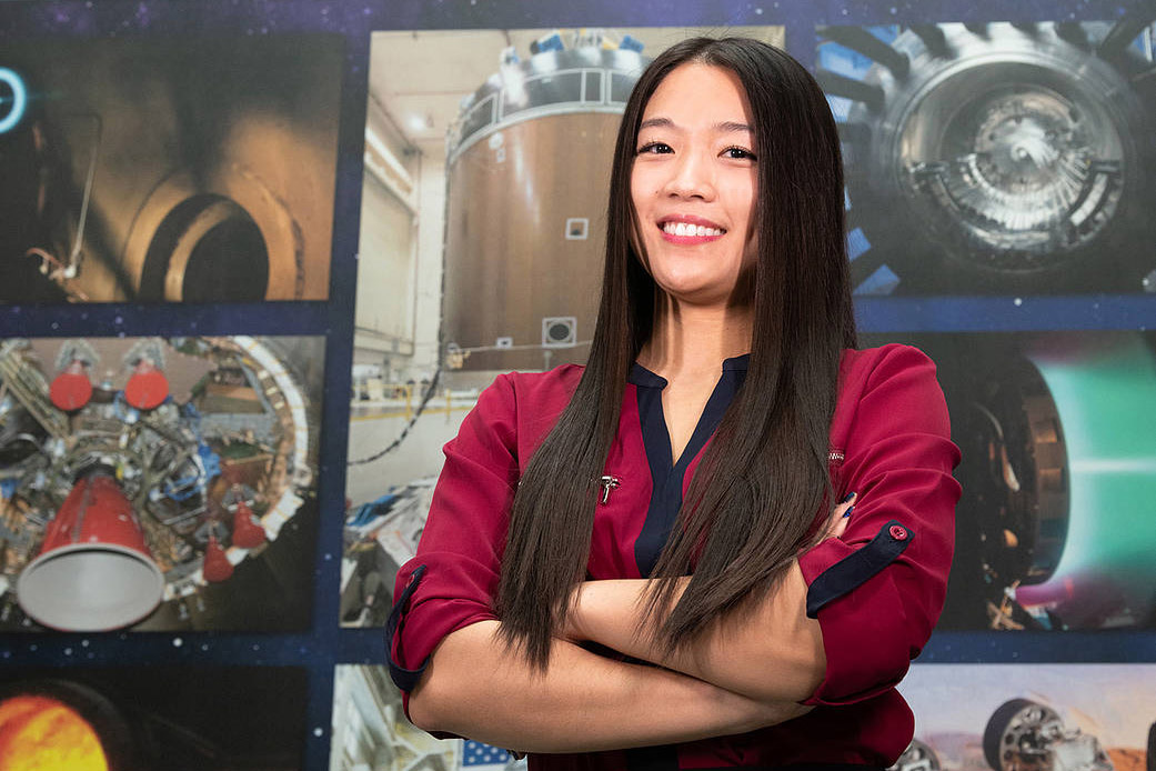 Phuong Marangoni tại tòa nhà Research Support Building của NASA Glenn. Nữ kỹ sư sinh tại Việt Nam từng chuyển từ kỹ thuật phần mềm sang quản trị các chương trình kỹ thuật phức tạp. Ảnh: NASA/Bridget Caswell.