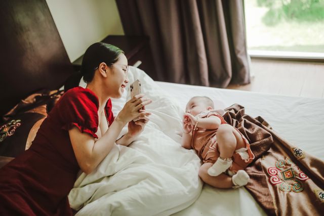 Việc tuyên truyền chính sách cần được thiết kế sát thực tế để nữ lao động phi chính thức dễ dàng tiếp cận và tham gia. Ảnh minh hoạ (Pexels-Sunvani-Hoang)