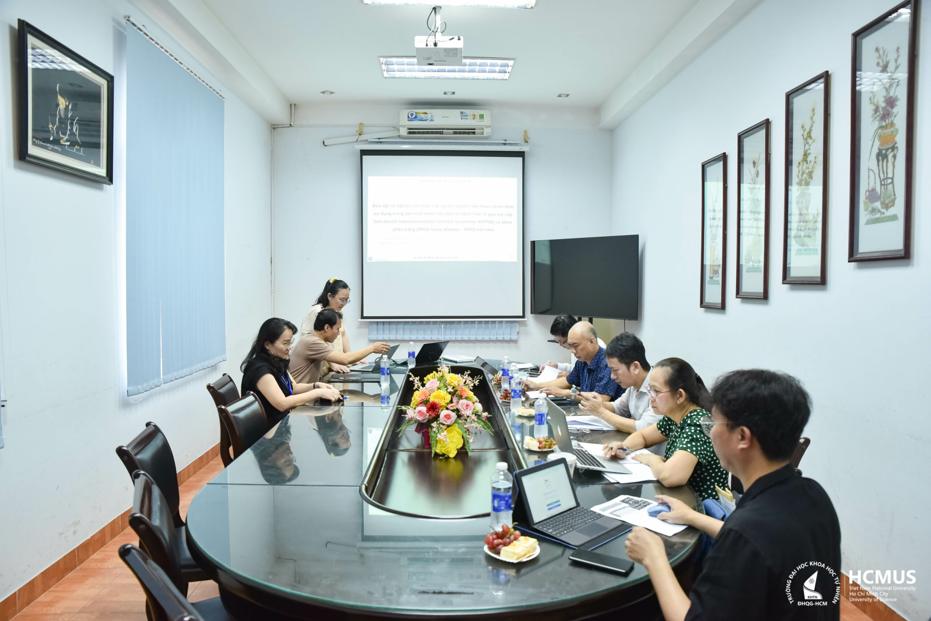 Toàn cảnh phiên nghiệm thu đề tài do TS Vũ Thị Bạch Phượng làm chủ nhiệm tại Trường Đại học Khoa học Tự nhiên, ĐHQG-HCM, ngày 14/1/2026. Ảnh: Nhà trường.
