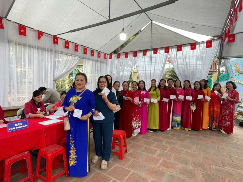 Phụ nữ phường Ngọc Hồi, Hà Nội thực hiện quyền bầu cử năm 2026. Ảnh: VGP/Gia Huy.