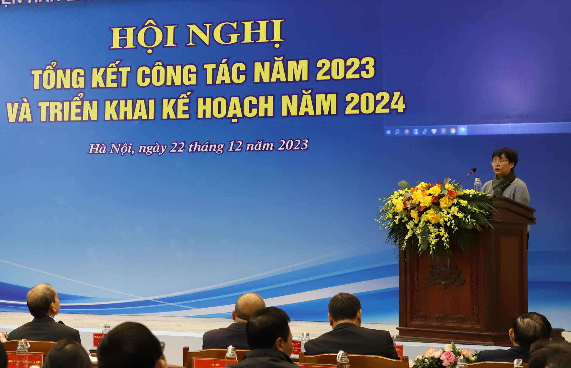PGS.TS Lương Chi Mai phát biểu tại một hội thảo về phát triển tính toán khoa học năm 2012. Hình ảnh cho thấy một chặng sớm trong quá trình bà gắn bó với nghiên cứu công nghệ thông tin tại Việt Nam. Ảnh: Minh Tâm/VAST.