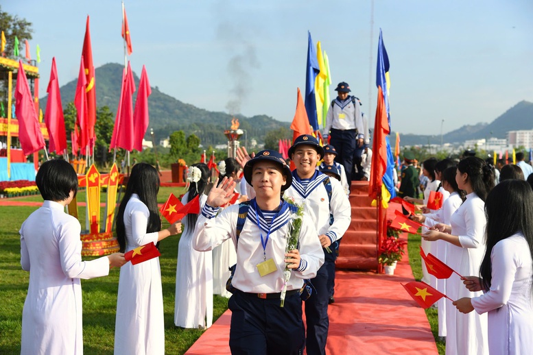 Các tân binh Khánh Hòa lên đường nhập ngũ tại lễ giao nhận quân năm 2026. Ảnh: VGP/QK5.