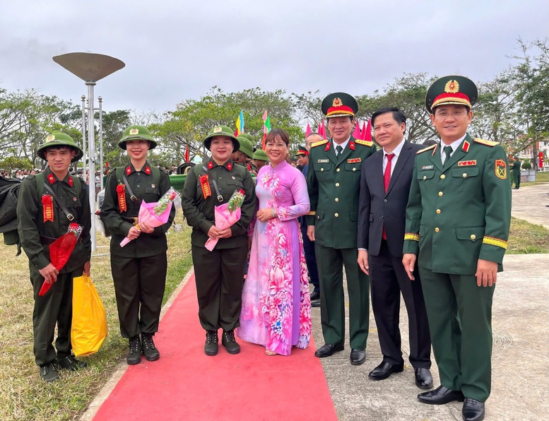 Các nữ tân binh tại lễ giao nhận quân tỉnh Gia Lai sáng 4/3/2026. Ảnh: VGP/QK5.