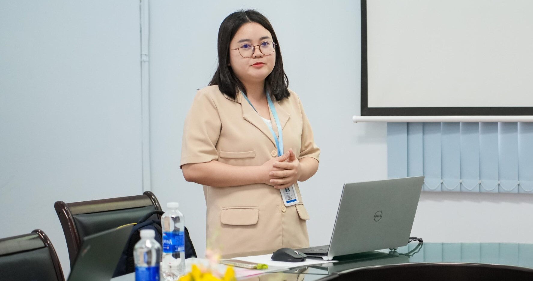 TS Trịnh Thị Lý trình bày báo cáo tổng kết đề tài trước Hội đồng nghiệm thu ngày 18/6/2026. Ảnh: Trường Đại học Khoa học Tự nhiên, ĐHQG-HCM.