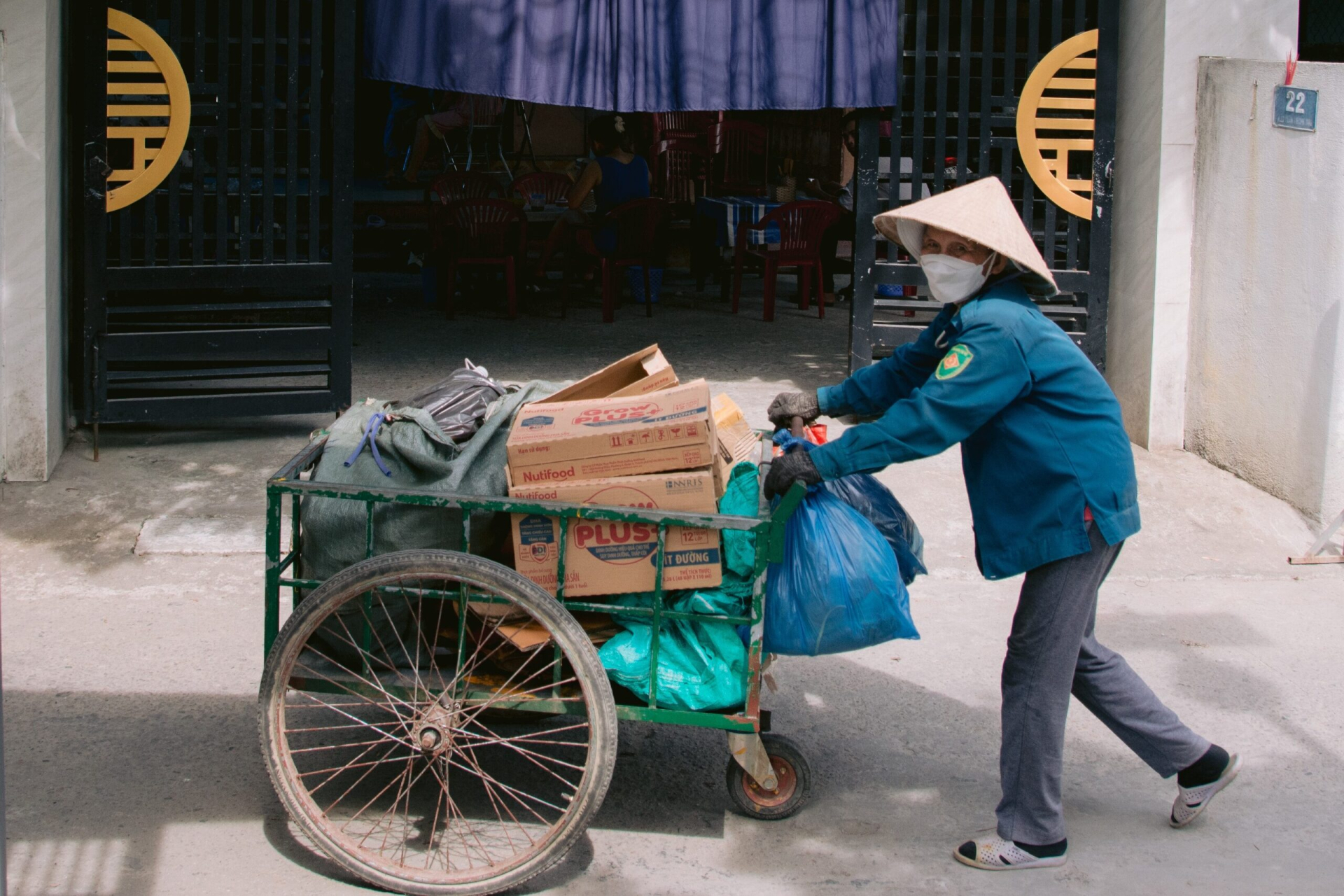 Lao động thu gom, phân loại rác cần được nhìn nhận như một phần của chuỗi kinh tế tuần hoàn.
