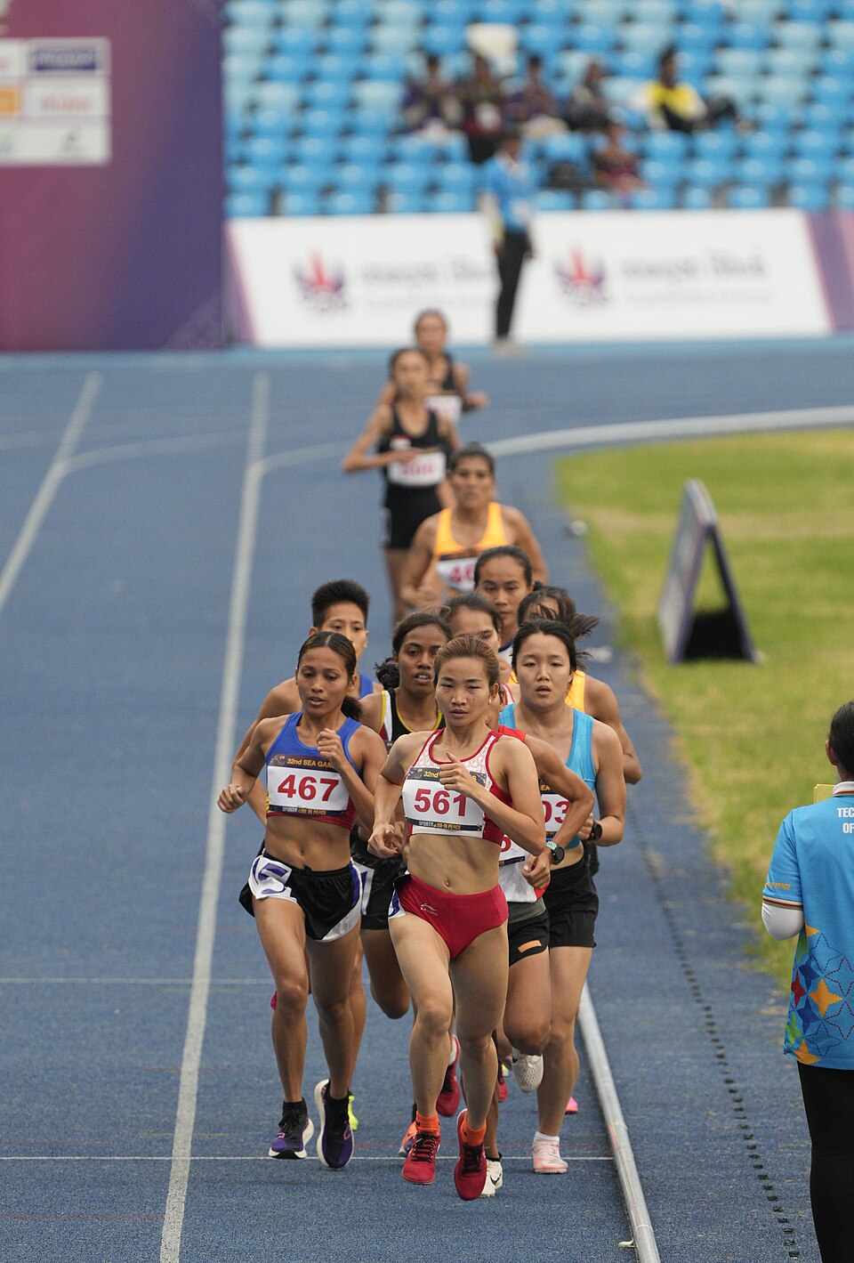 Nguyễn Thị Oanh thi đấu nội dung 10.000m tại SEA Games 32. Với thể thao thành tích cao, quá trình trở lại thi đấu cần được đánh giá theo đặc thù từng môn và từng vận động viên. Ảnh: Chensiyuan/Wikimedia Commons.