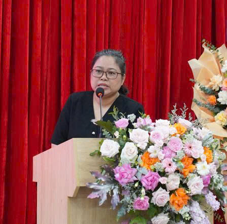 PGS.TS Trương Thị Ngọc Liên, Phòng Công nghệ Tích hợp IT-BT, Viện Khoa học và Công nghệ Việt Nam - Hàn Quốc (VKIST), trình bày nghiên cứu về công nghệ sắc ký miễn dịch dòng chảy bên. Ảnh: VKIST.