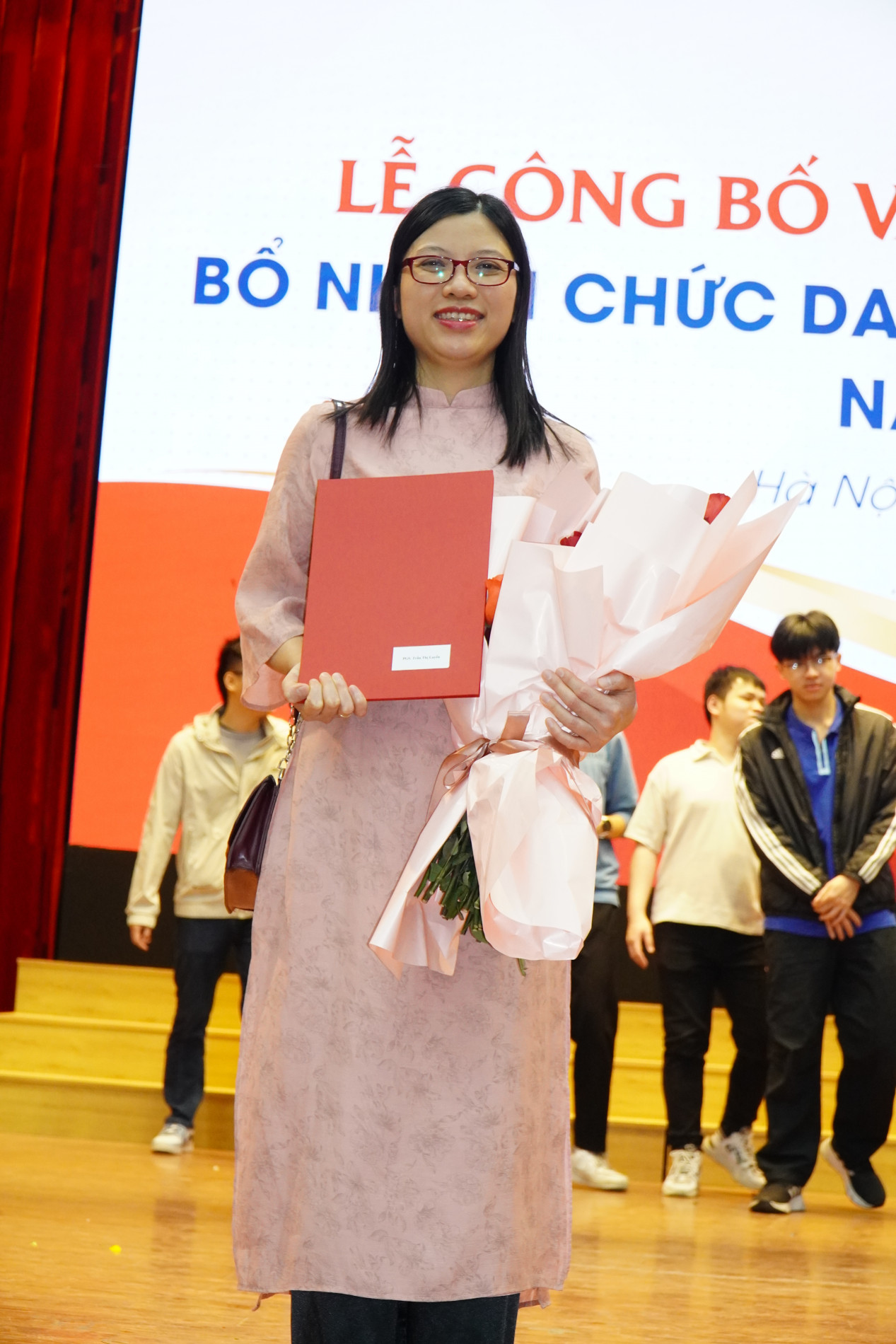 PGS.TS Trần Thị Luyến, giảng viên Khoa Hóa học, Trường Hóa và Khoa học Sự sống, Đại học Bách khoa Hà Nội. Ảnh: SCLS/HUST.