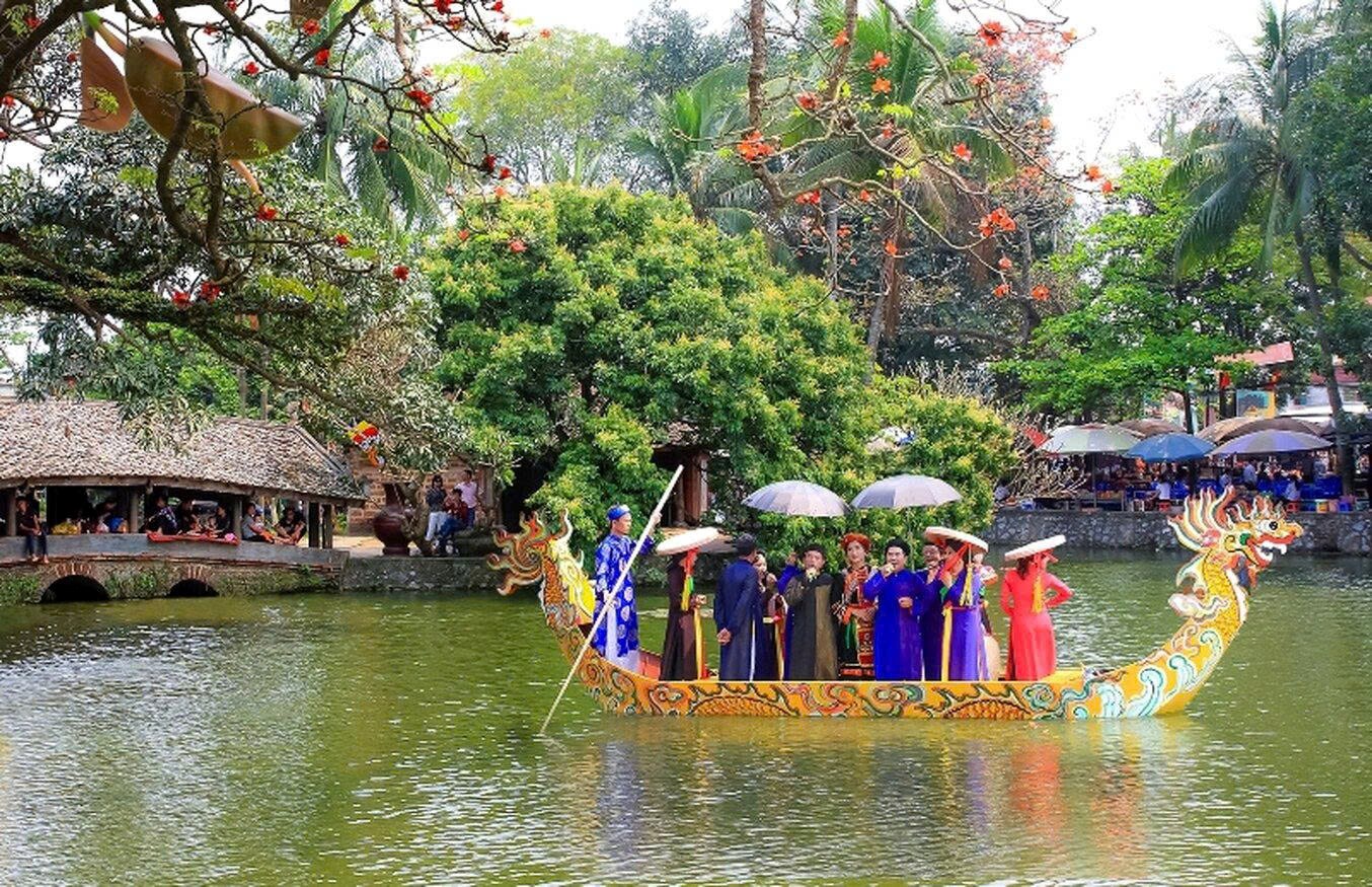 Không gian lễ hội chùa Thầy, di sản đạt điểm tổng hợp cao nhất trong mô hình nghiên cứu. Ảnh: ĐHQGHN