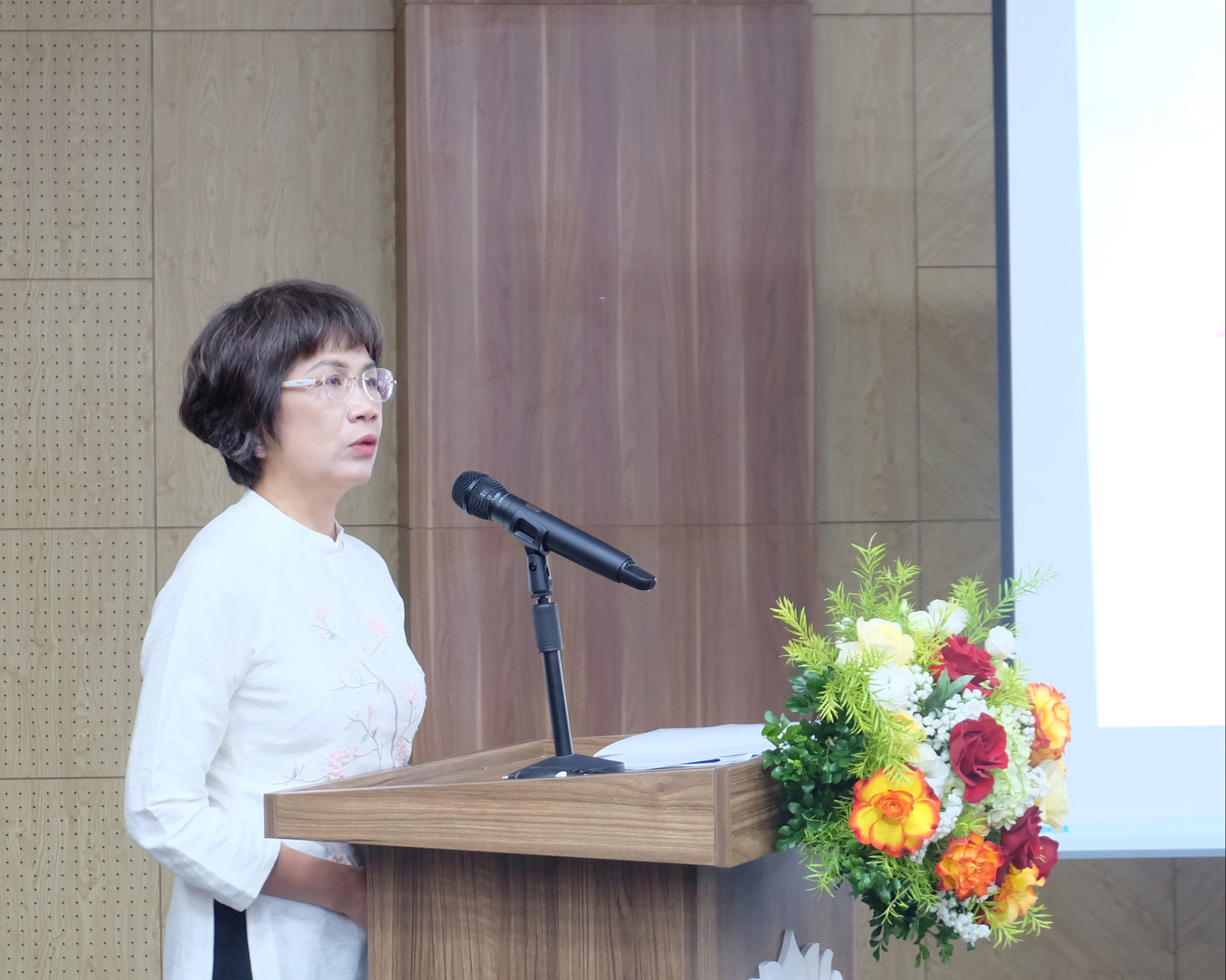 PGS.TS Nguyễn Thị Thu Phương phân tích những điểm nghẽn thể chế của công nghiệp văn hóa. Ảnh: Báo Đại biểu Nhân dân