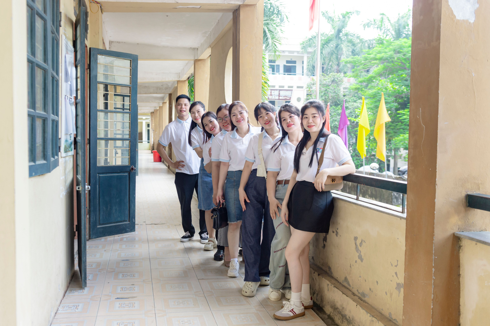 Người trẻ không phải một khối đồng nhất; thái độ giới cần được xem đồng thời theo giới tính, tuổi, điều kiện kinh tế và môi trường sống. Ảnh minh họa: Anh Lee/Pexels.