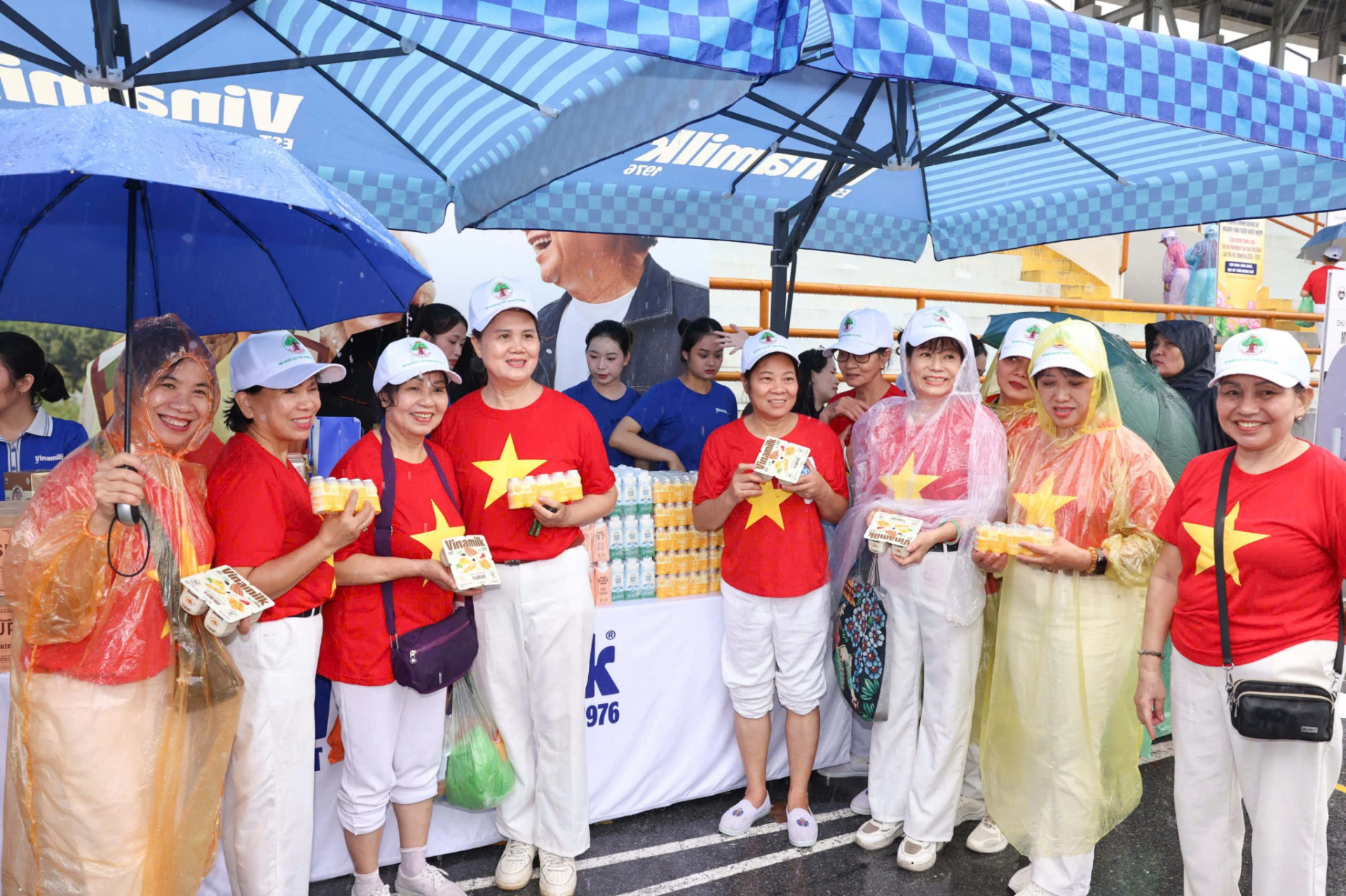 Khu vực của Vinamilk thu hút đông hội viên người cao tuổi sau các hoạt động của chương trình.
