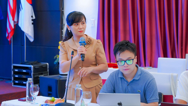 TS. Nguyễn Quỳnh Trang, trưởng nhóm nghiên cứu, trình bày báo cáo tại tọa đàm của đề tài “Các yếu tố thúc đẩy tăng trưởng kinh tế Việt Nam trong kỷ nguyên mới” năm 2025.