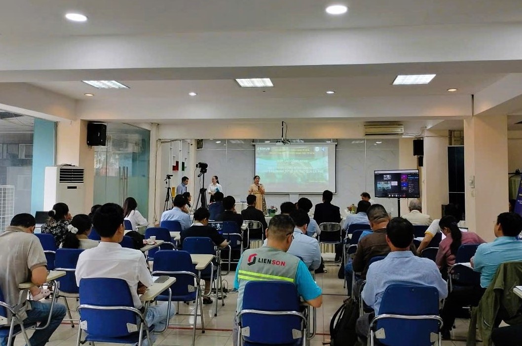 Doanh nghiệp và nhóm nghiên cứu trao đổi về khả năng ứng dụng công nghệ chế biến vỏ, thịt quả cà phê tại sự kiện ngày 10/9/2026. Ảnh: Sở KH&CN TP.HCM.