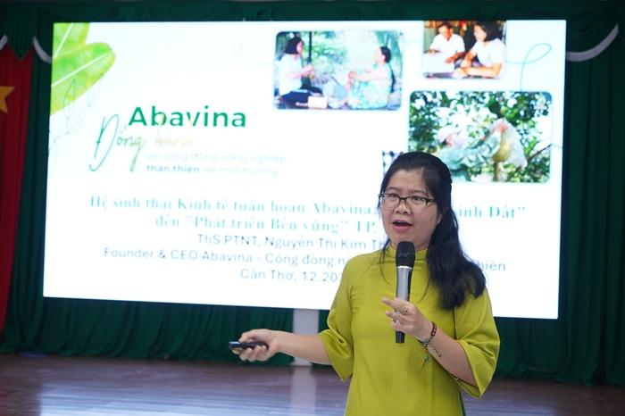 ThS. Nguyễn Thị Kim Thoa, Giám đốc Abavina, trình bày tại hội thảo về kinh tế tuần hoàn và đổi mới sáng tạo ở Cần Thơ. Ảnh: Trung tâm Khởi nghiệp và Đổi mới sáng tạo TP Cần Thơ.