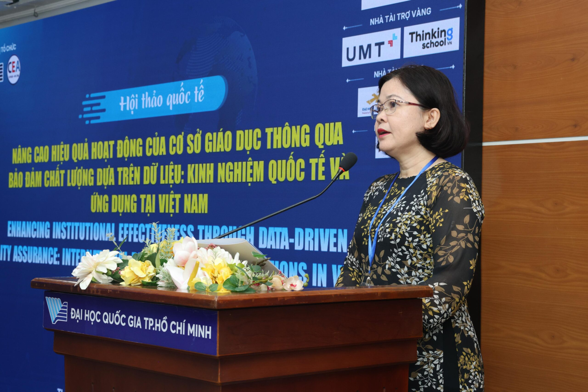 PGS.TS. Lê Ngọc Quỳnh Lam phát biểu tại hội thảo quốc tế về bảo đảm chất lượng dựa trên dữ liệu tại ĐHQG-HCM, tháng 7/2026. Ảnh: ĐHQG-HCM/CEA-VNUHCM.