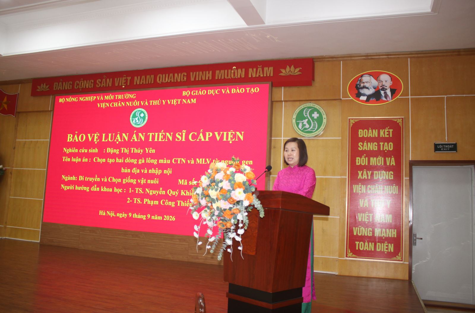 ThS. Đặng Thị Thúy Yên phát biểu tại Hội đồng đánh giá luận án ngày 9/9/2026. Ảnh: Viện Chăn nuôi và Thú y Việt Nam.