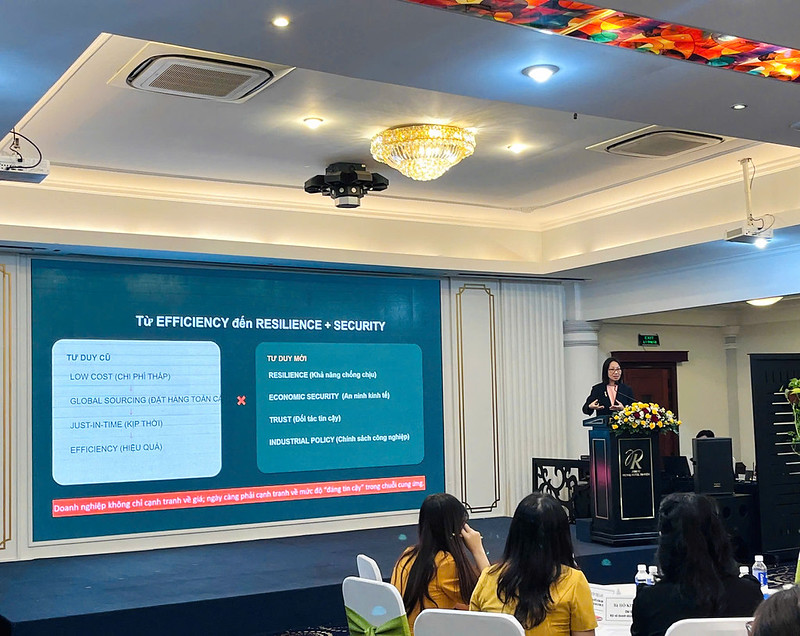 Đại diện các doanh nghiệp và tổ chức tham gia hoạt động nâng cao năng lực cho doanh nghiệp do phụ nữ làm chủ tại TP.HCM tháng 9/2026. Ảnh minh họa bối cảnh đào tạo, phát triển năng lực quản lý doanh nghiệp; những người trong ảnh không phải học viên Chương trình 10.000 giám đốc điều hành. Ảnh: UN Women/Nguyễn Lan Anh.