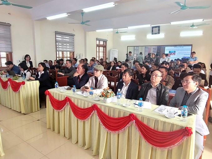 Người dân và các nhà khoa học trao đổi kết quả mô hình quản lý chất thải, phụ phẩm nông nghiệp theo hướng kinh tế tuần hoàn tại xã Đại Sơn, Hải Phòng, tháng 12/2025. Ảnh: VNUA.